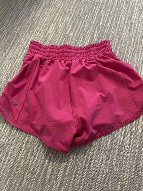 lululemon Hotty Hot High-rise shorts 2.5"